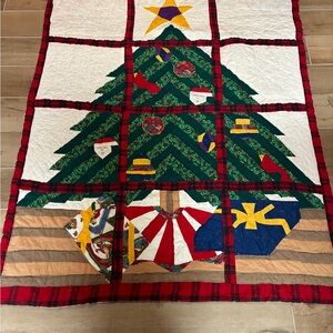 Machine stitched/ hand quilted Christmas tree quilt / wall hanging